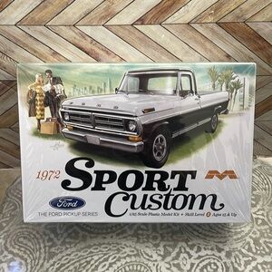 Moebius 1972 Ford Sport Custom Pickup Truck 1:25 scale‎ model car kit 1220
